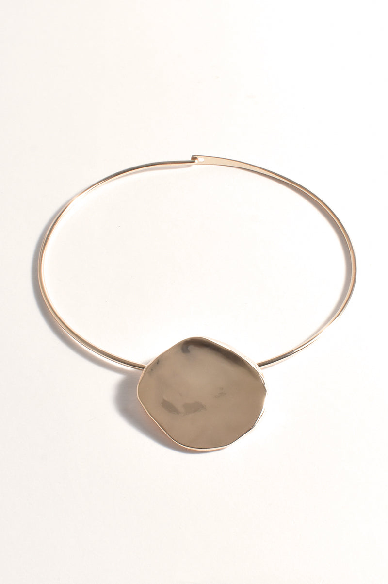 Metal Pendant Front Collar Necklace